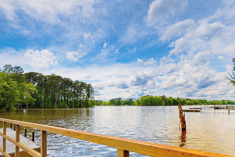Large 3BR Lakefront Lake Murray Home w/ Dock