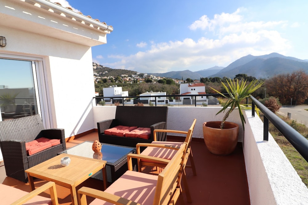 Beautiful Apartment With View