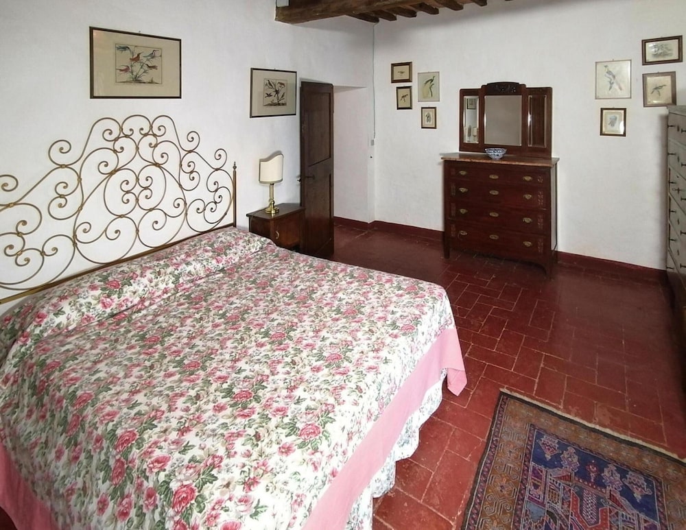 Charming House in Tuscany With Pool & Views photo 3