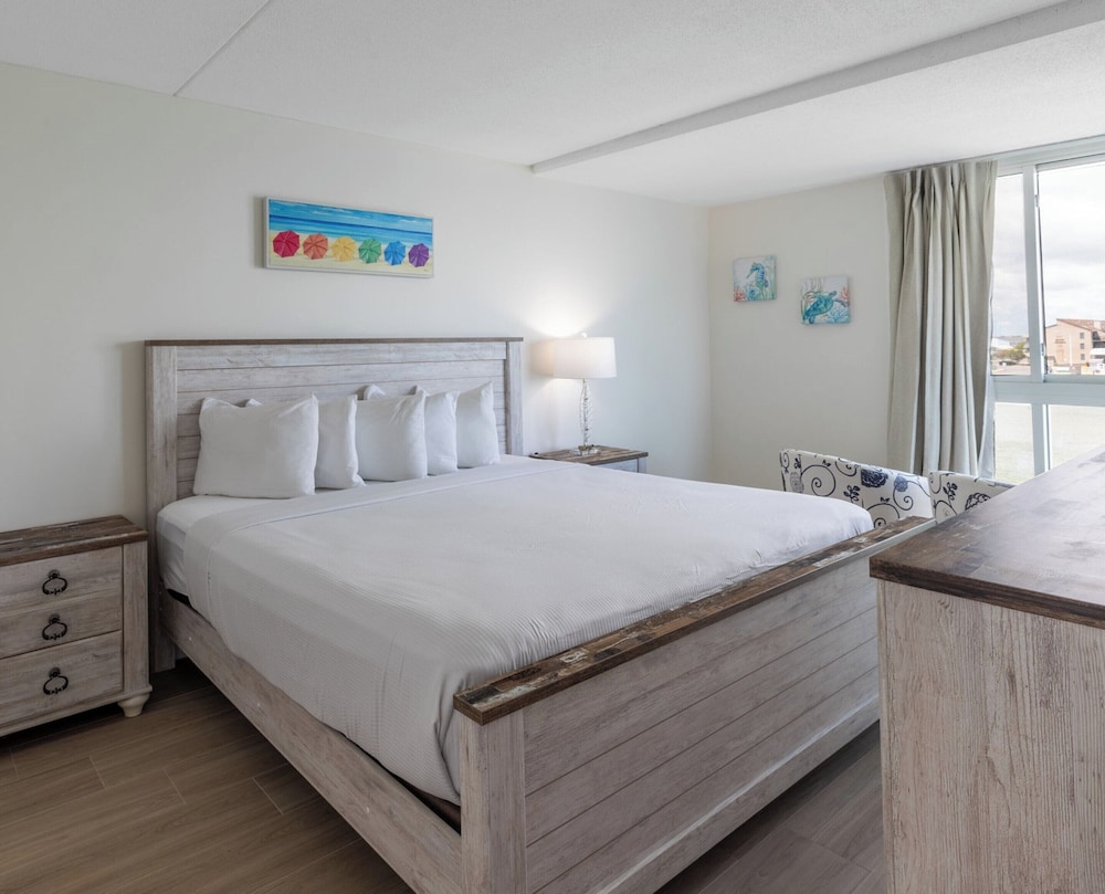 Bay Club Resort by Coolvacay