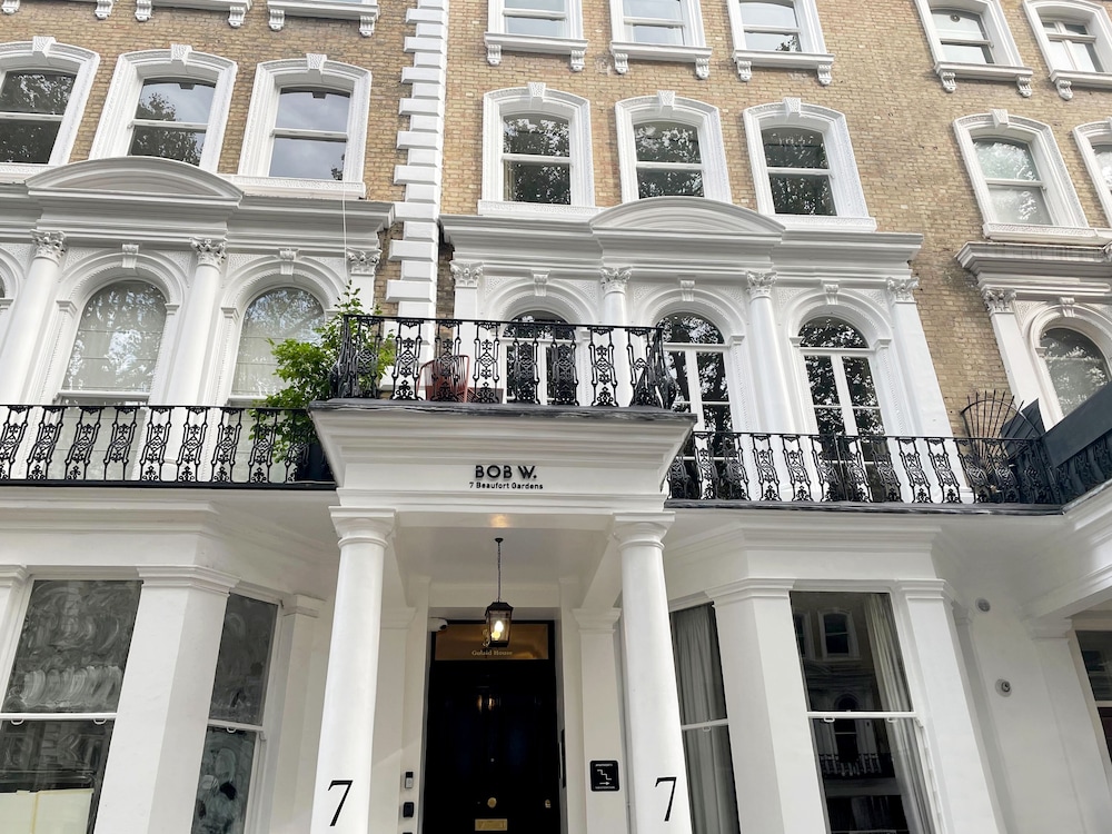 Gulaid House Knightsbridge by Bob W London