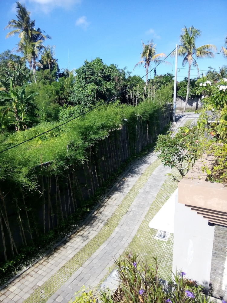 Royal Nyanyi Villa