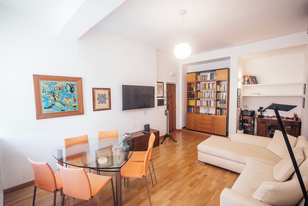 Green Hill Apartment