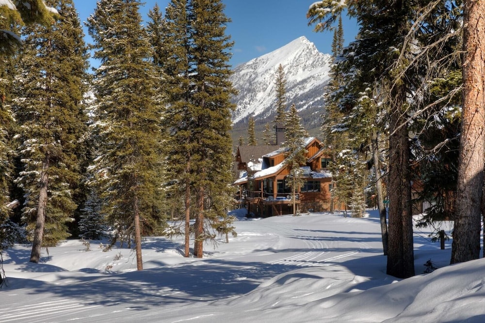 6 Diversion Lane 5 Bedroom Home by Moonlight Basin Lodging view 3