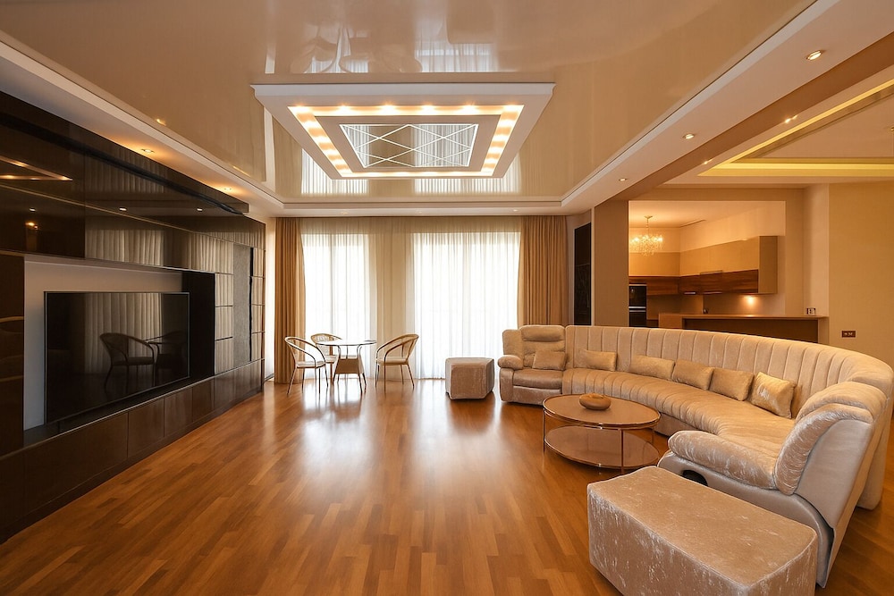 North Ave. Apartments by Luxe Group HH55