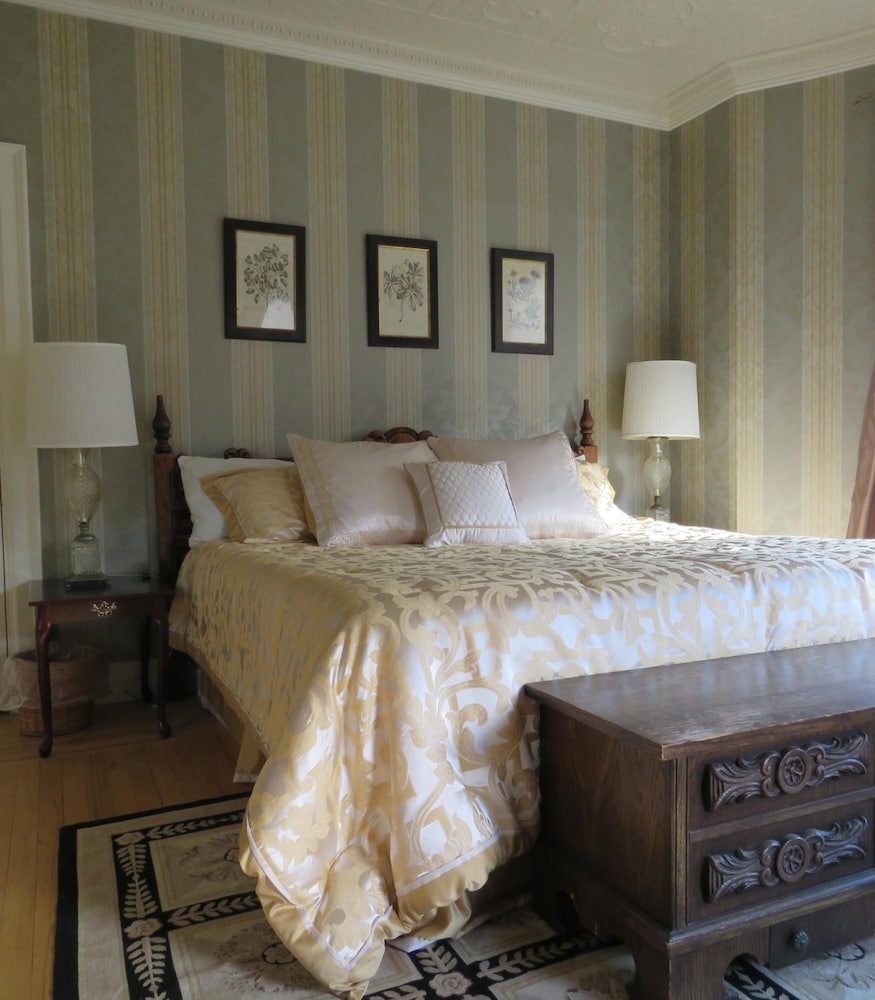 Hillholm Estate