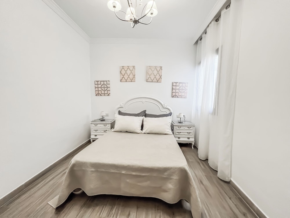 Cd-1382 Two Bedroom Apartment With Terrace