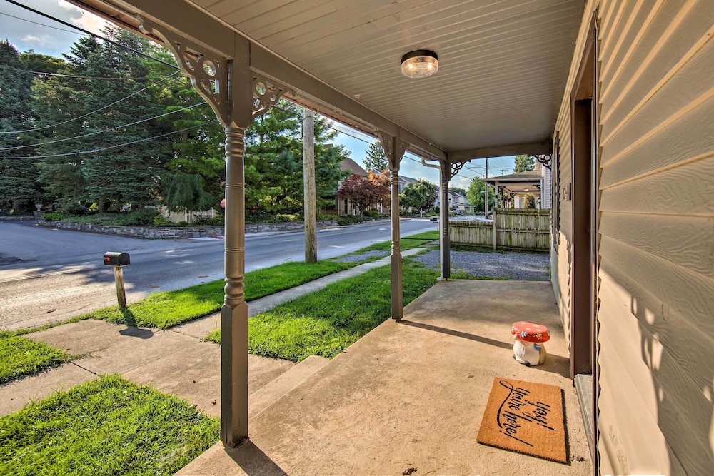 Updated Ronks Home ~ 8 Mi to Dtwn Lancaster! view 4