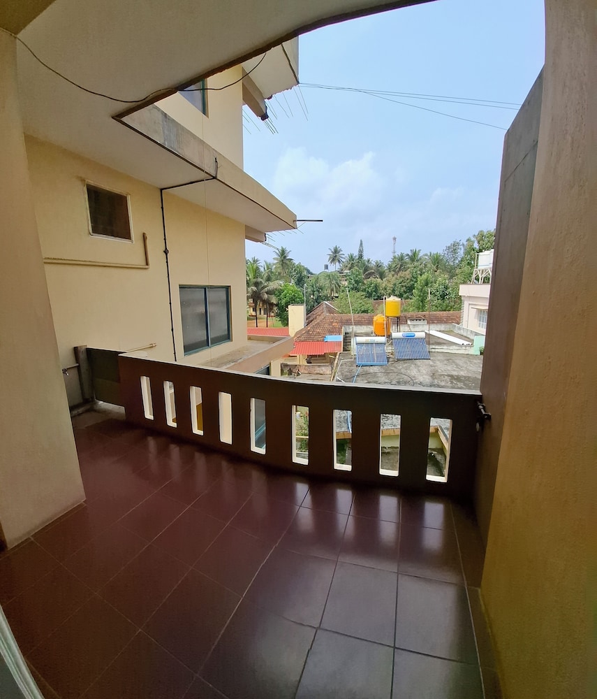 Sri Vinayaka Lodge