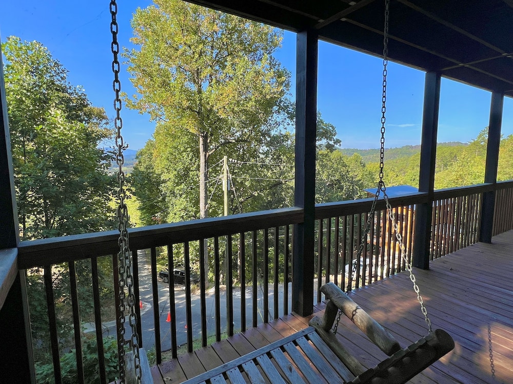 Picture Perfect 2 Bedroom Cabin by RedAwning - Property Image 36