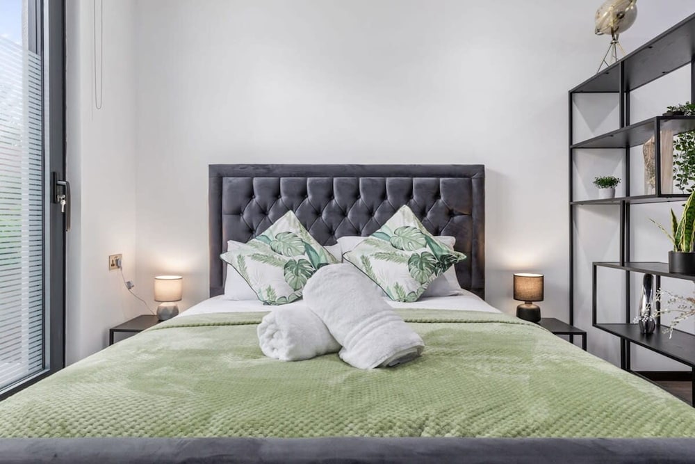 Huge Cosy Studio Family Sleeps 4 North West London