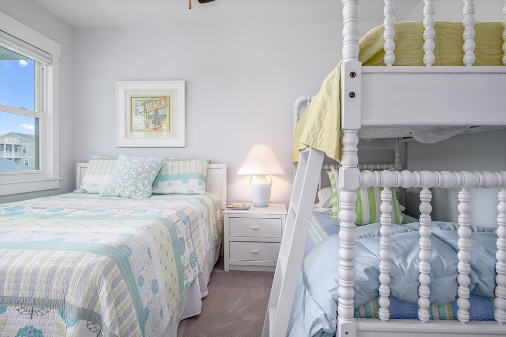 Bozeman Beach 4 Bedroom Home by Redawning view 5