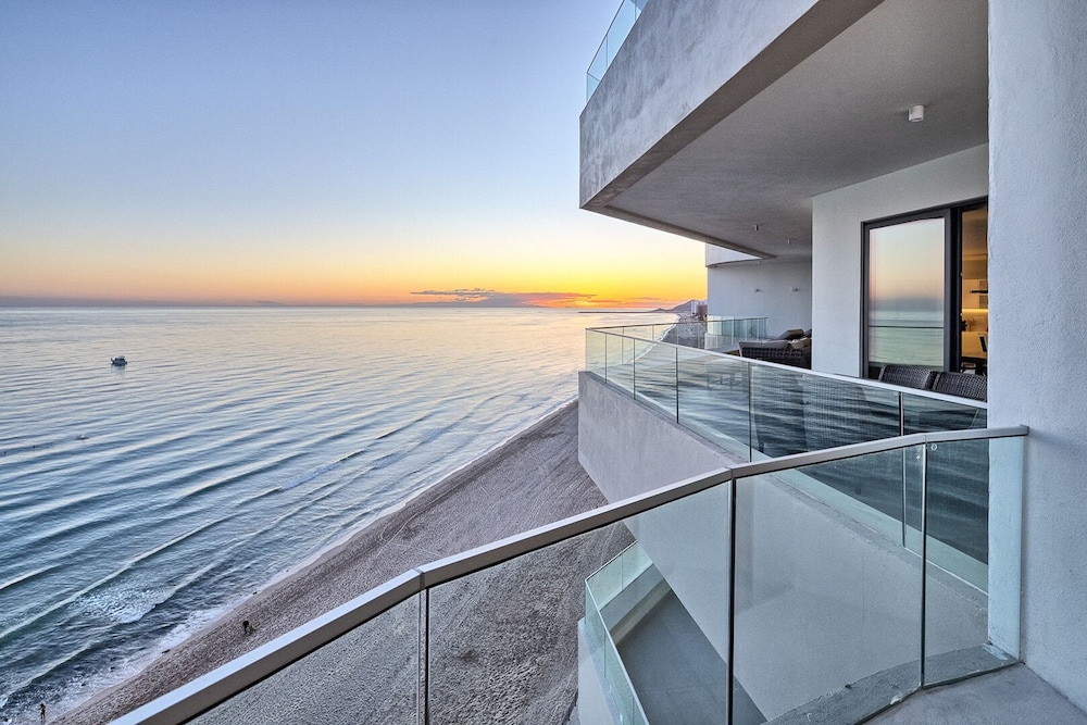 Luxury New Oceanfront Condo 5BR Sleeps 12