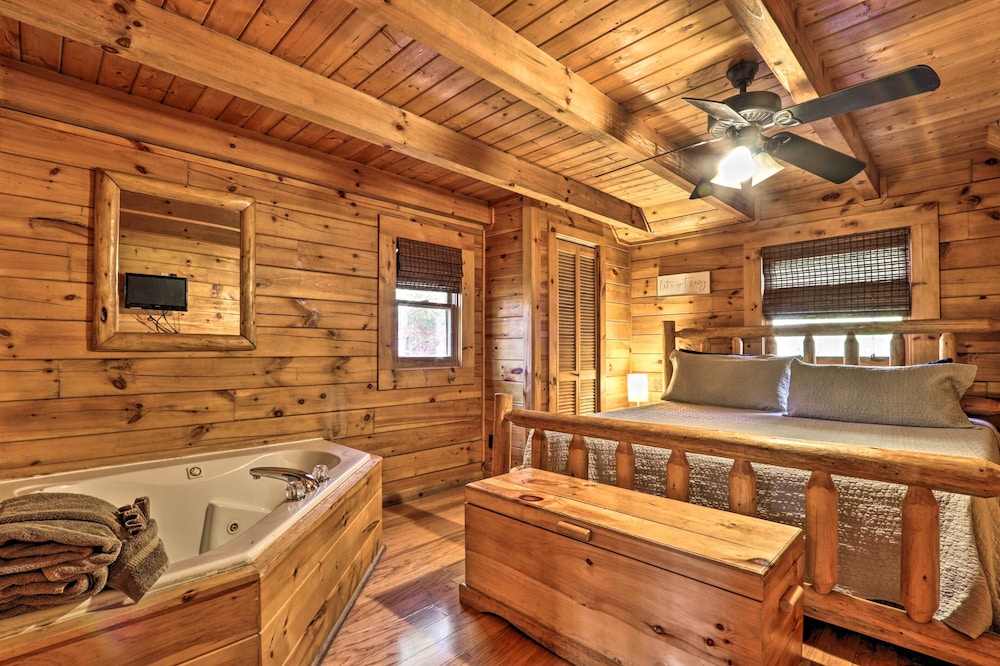 Smoky Mountain Log Cabin: 7 Mi to Gatlinburg! view 3