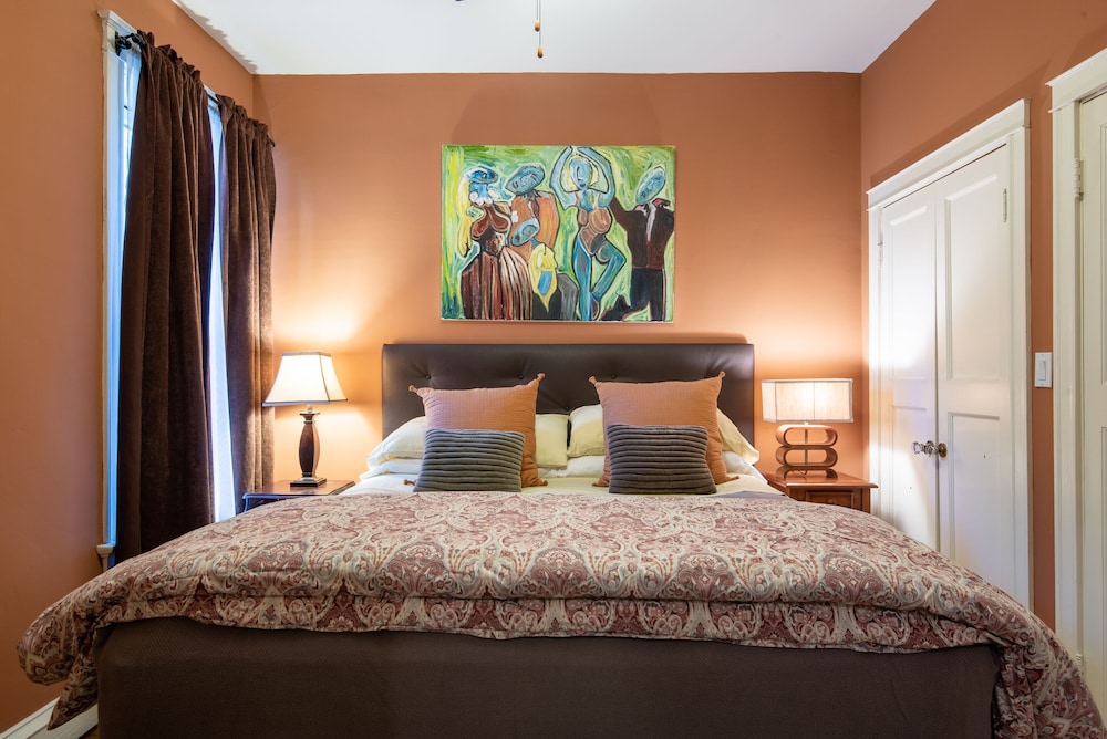 Chicago Guest House on Newport Avenue - Image 2