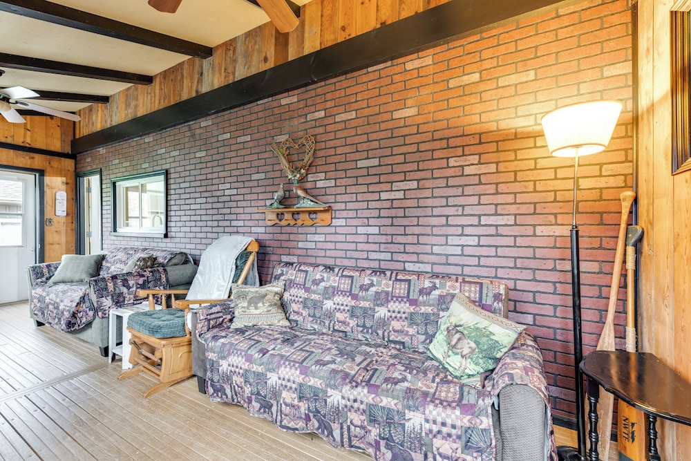 Charming Spirit Lake Home - 6 Mi to Arnolds Park!