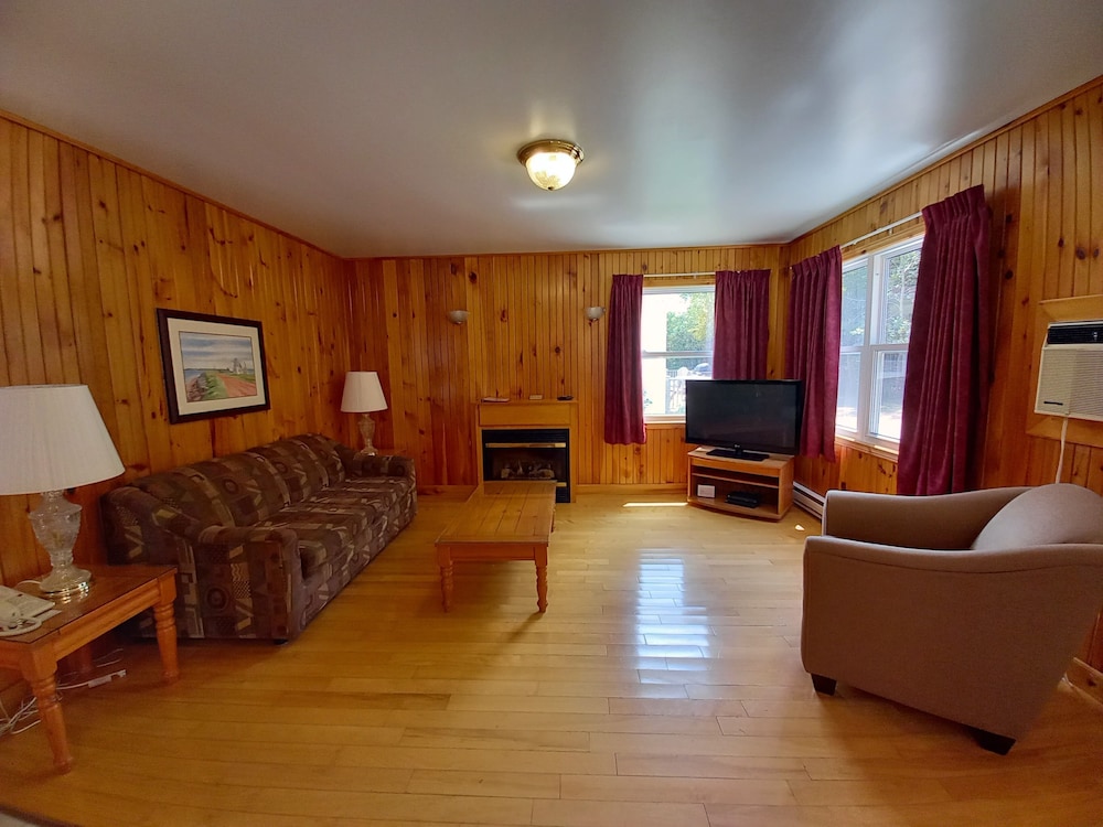 Anne's Windy Poplars Cottage Resort - Image 5