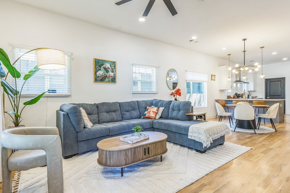 Stylish Bungalow Near Beltline & Breweries 4 Bedroom Bungalow
