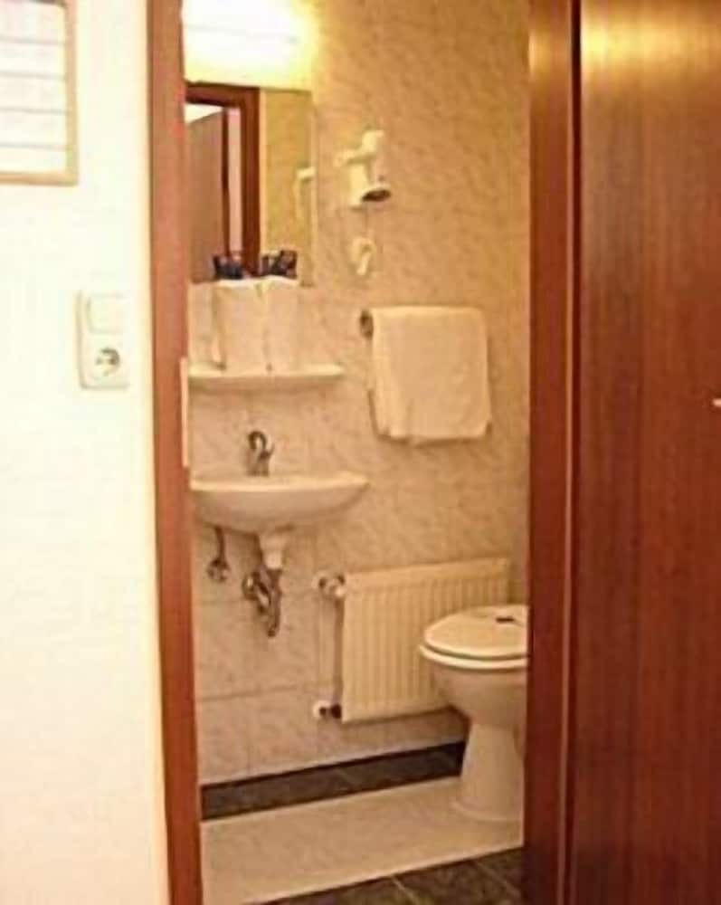 Frankfurt Vacations - Hotel Elbe - Property Image 11