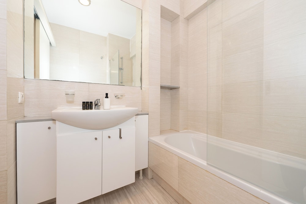 Minimalist 2Bedroom Apartment with Balcony in the heart of Athens