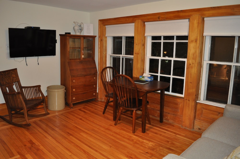 Summerside Vacations - Holman's Heritage Suites - Property Image 4