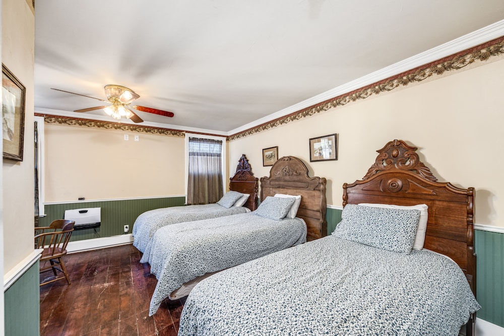 The Dutch Flat Hotel