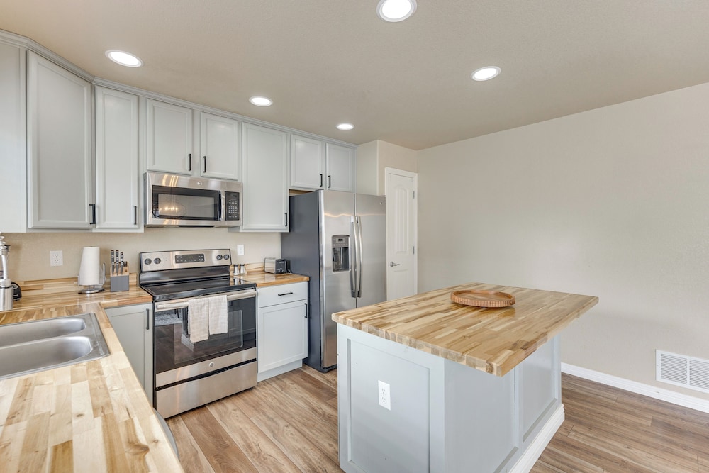 Explore Pikes Peak & Colorado Springs: Family Home