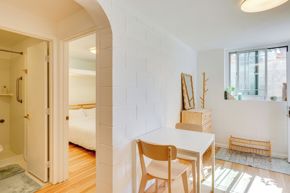 5 Mi to Dtwn Los Angeles: Apt w/ Outdoor Space!