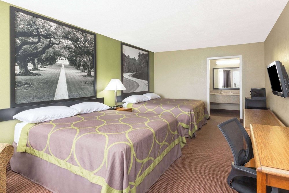 Super 8 by Wyndham Tallulah LA view 4