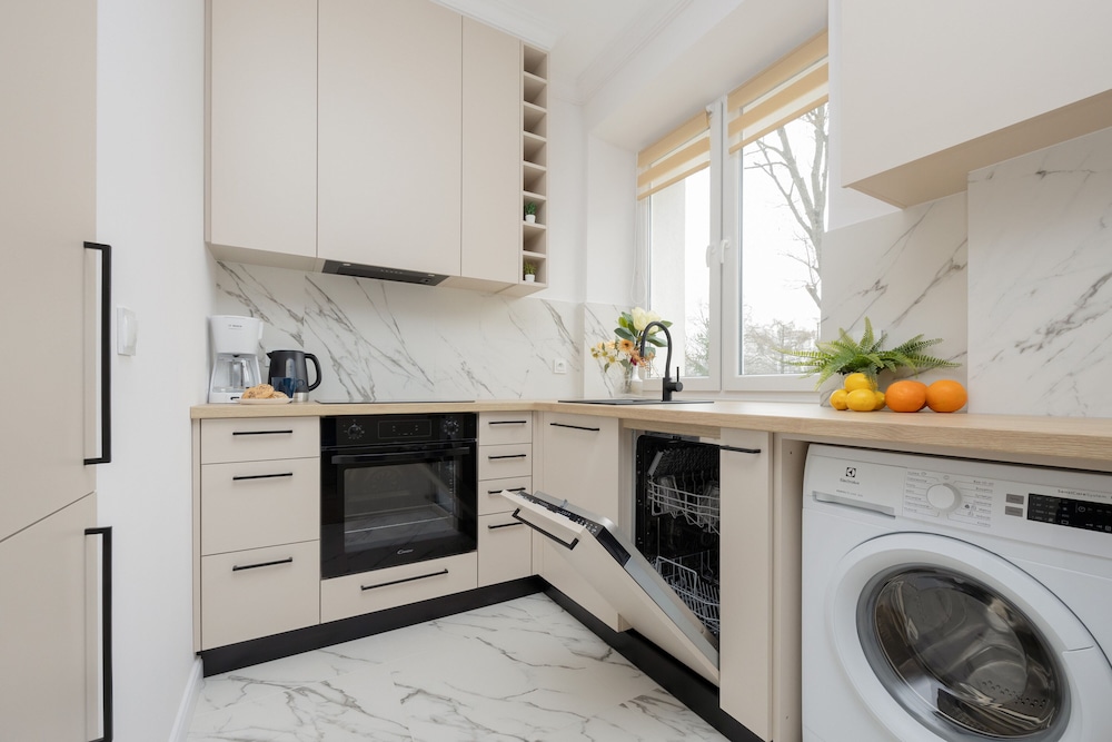 Ludwiki Apartment Warsaw Wola by Renters view 2