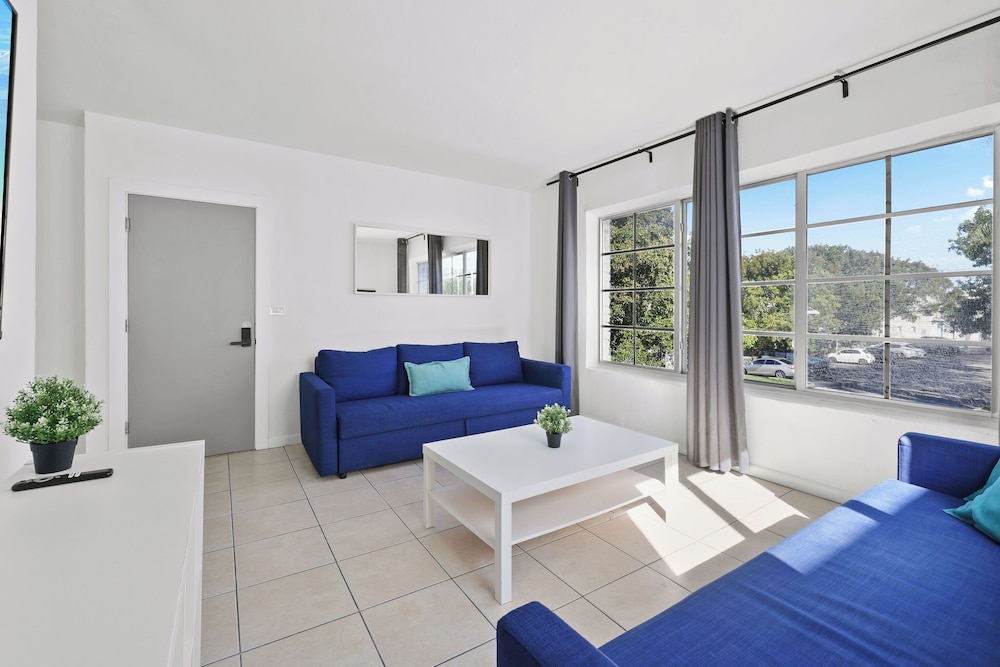 Harding Avenue Apartments by Andes STR