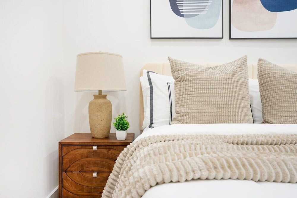 48 Midtown West Apt