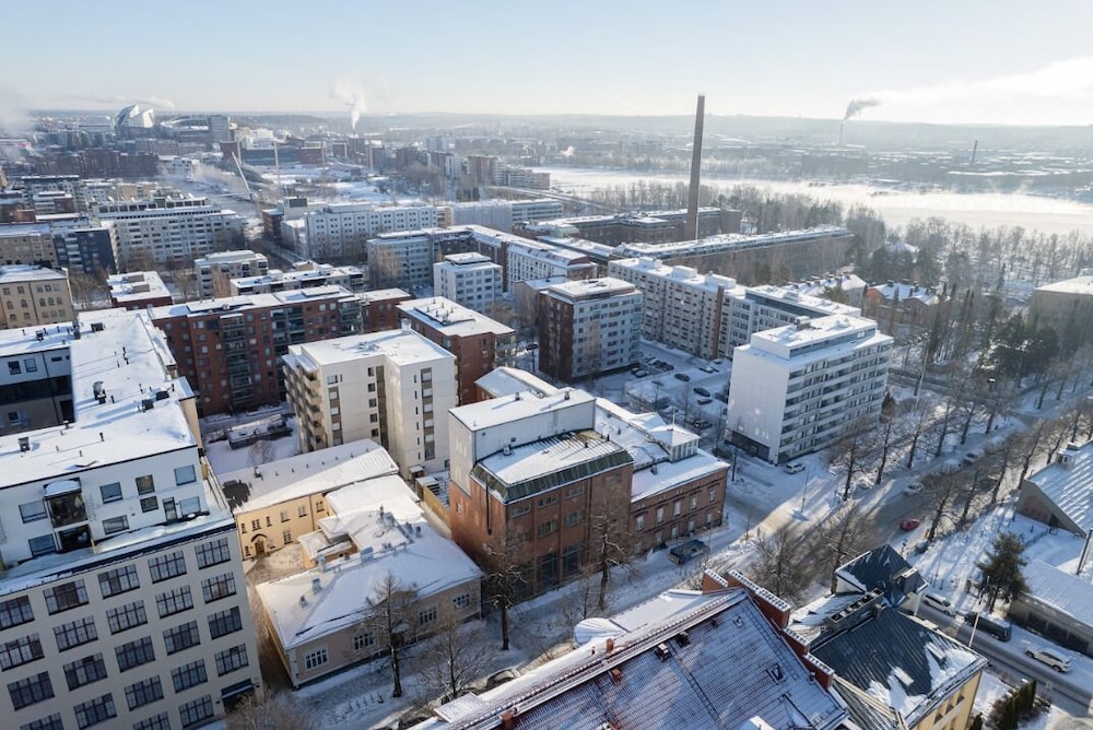 Stylish Loft next to City Center & Lake Pyhäjärvi