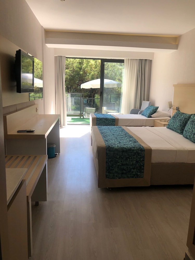 Pirates Park Resort -All Inclusive