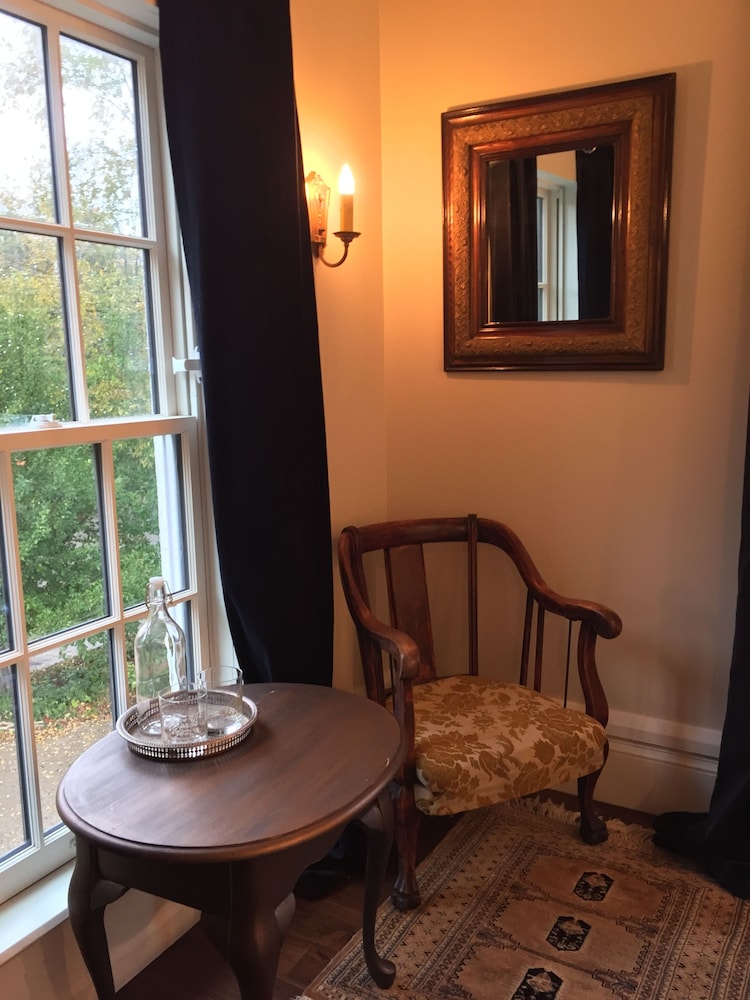 Judson Heath Colonial Inn