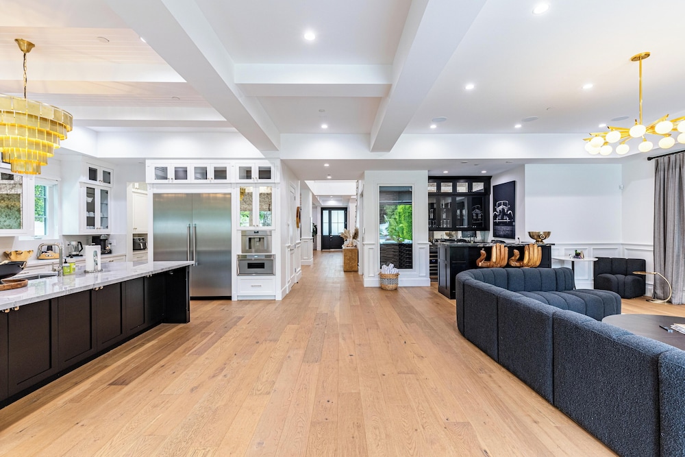 Otis Ave - Modern Farmhouse Retreat w/ Pool, Spa & Luxe Interiors