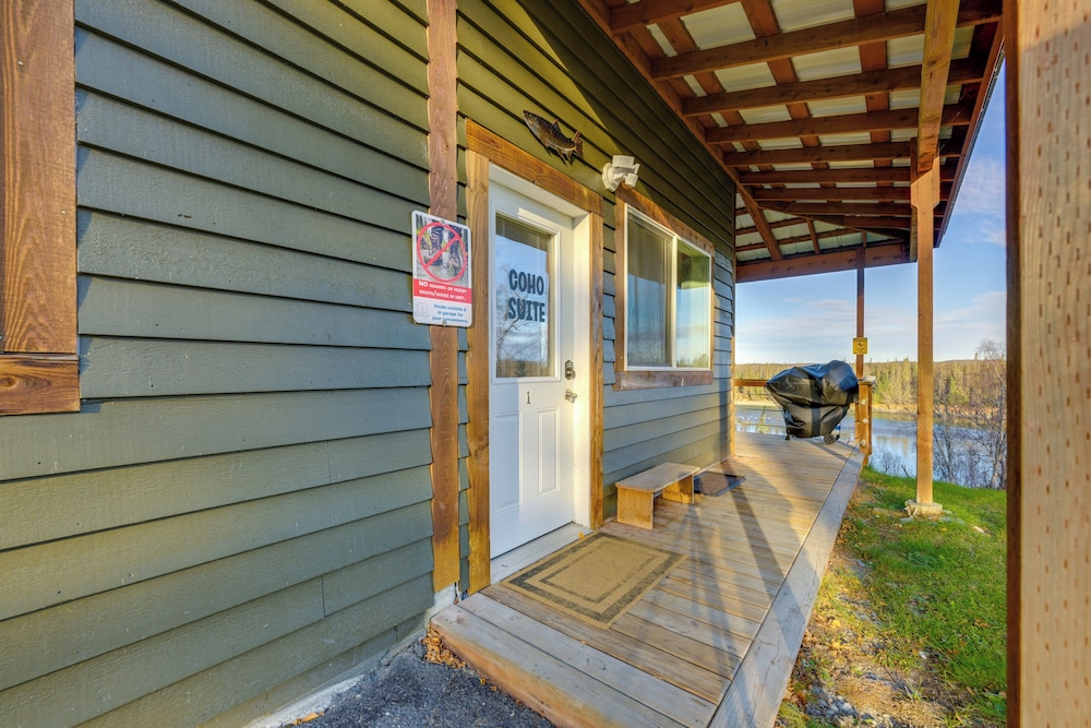 River Views & Fire Pit: Cozy Soldotna Apartment!