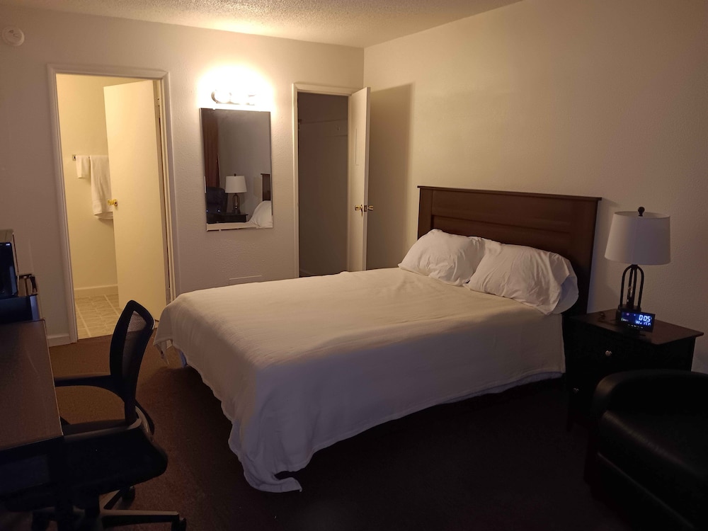 Leisure Lodge Motel