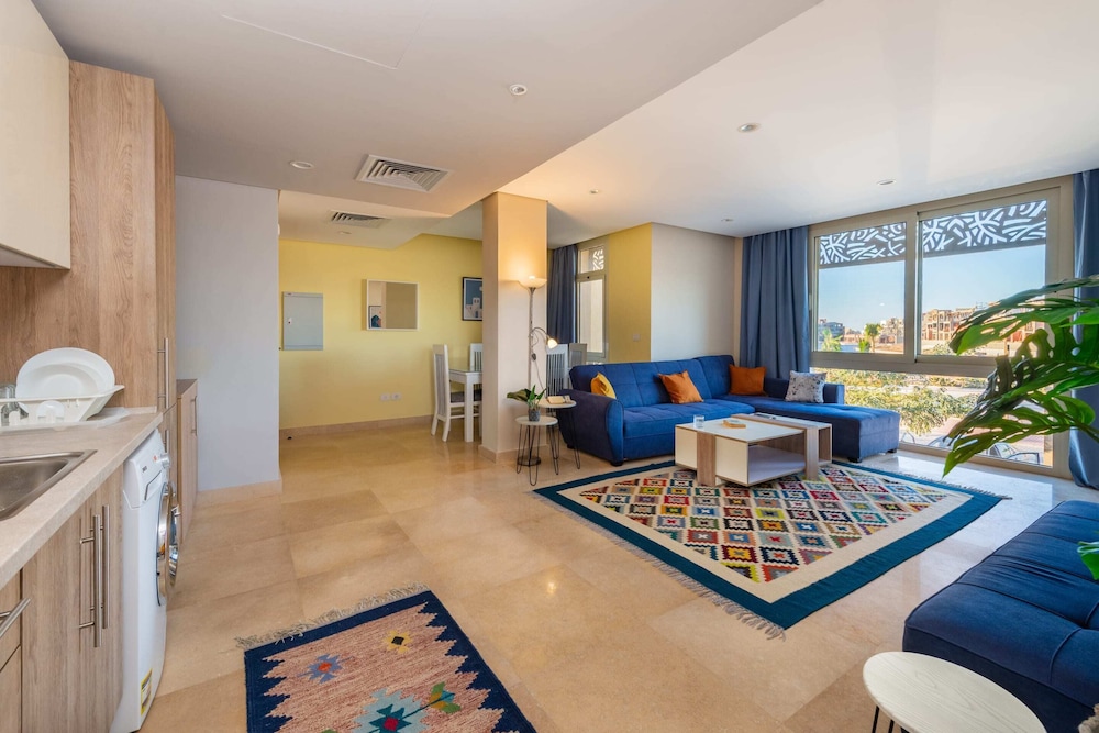 Xuru Stays I Sparky & Summery 2 BDR @ Mangroovy Free Beach & Pool Access
