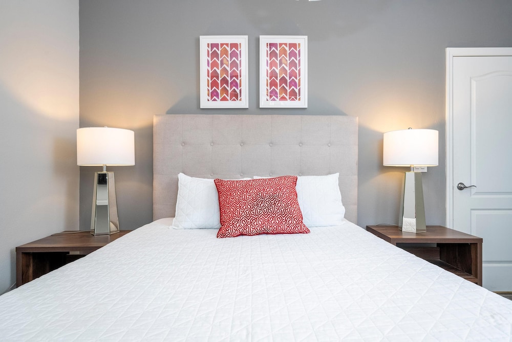 8822 GC - Fabulous 5BR Townhome: Pet Friendly
