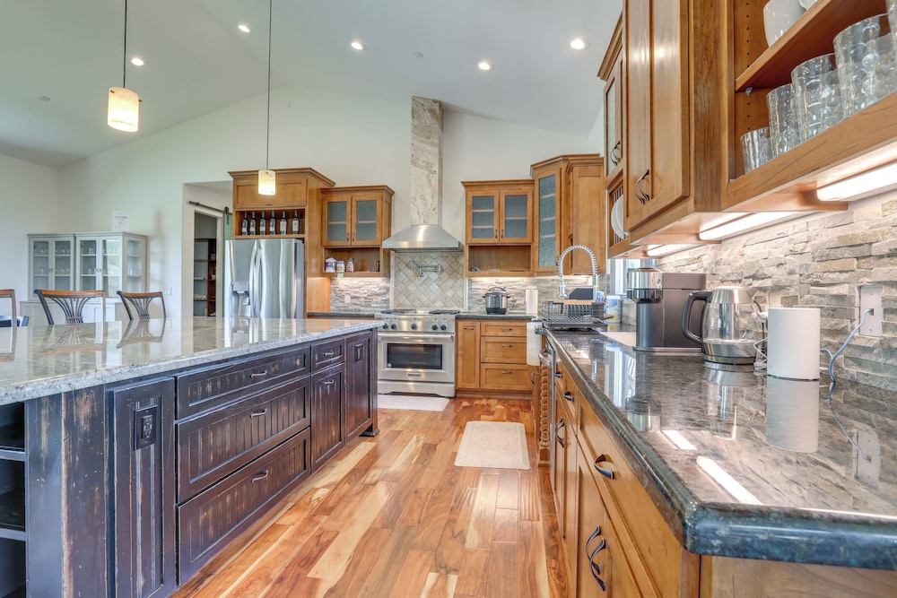 On-site Vineyard: Gem on 10 Acres in Pilot Hill!