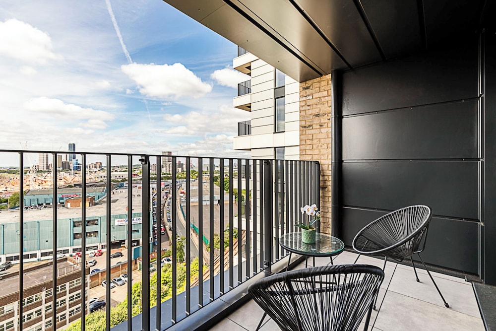 Sky-High Studio with Stunning Views