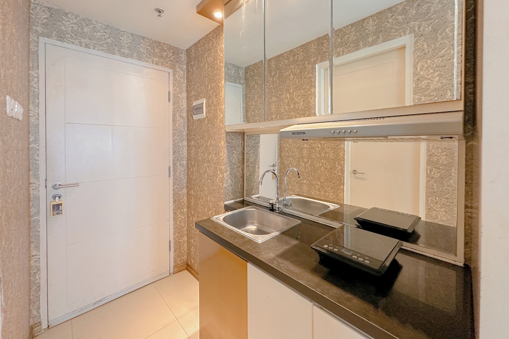 Studio Apartment With Access To Pakuwon Mall At Orchard Supermall Mansion