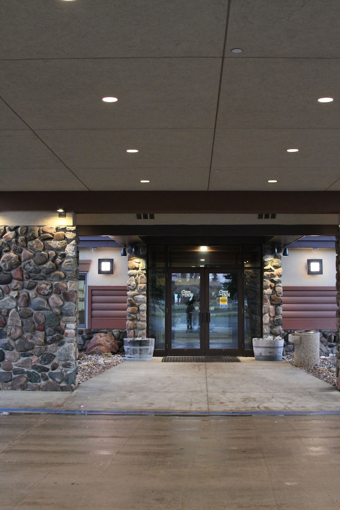 C'mon Inn Hotel & Suites view 2