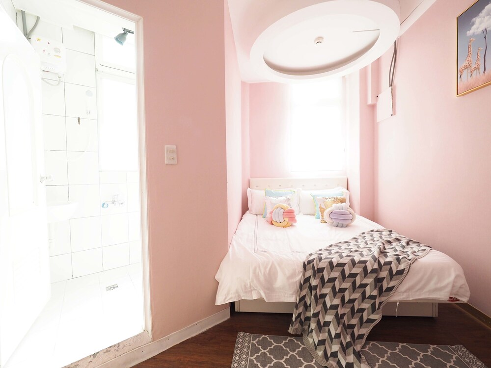 Guesthouse in Taipei near Ximen Metro Station