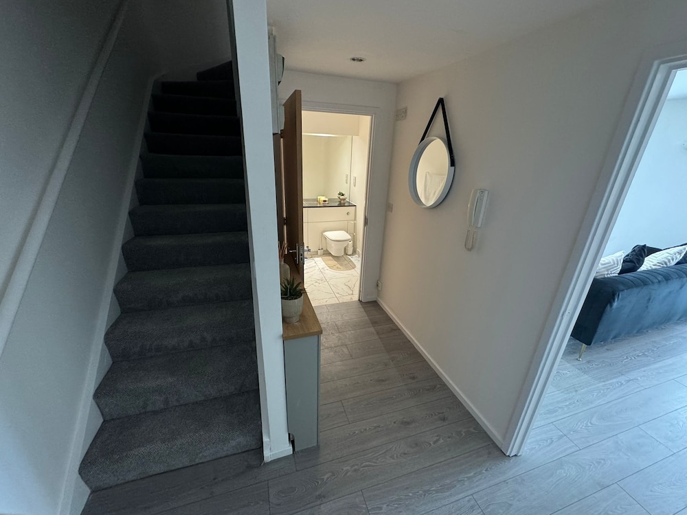 Luxury Loft Style 2 Bed Apartment Next to Excel/o2