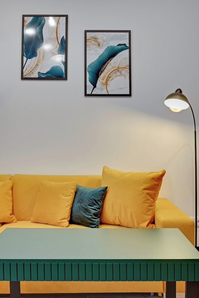 Doki Living - Foodhall & Parking by Downtown Apartments