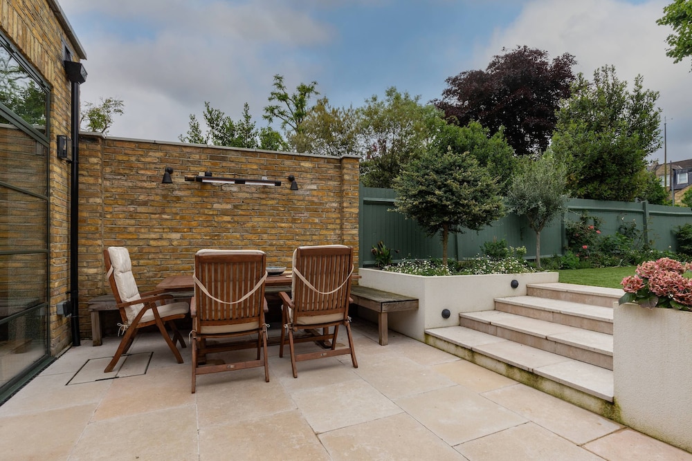 Westover Road III by Onefinestay