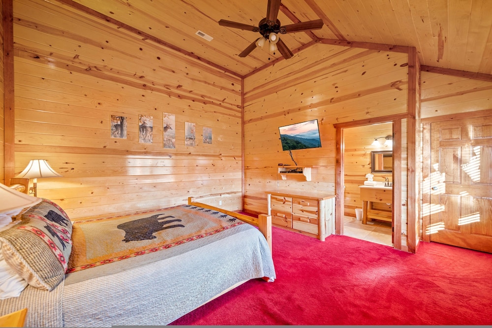 Exquisite Getaway w Indoor Pool Theater