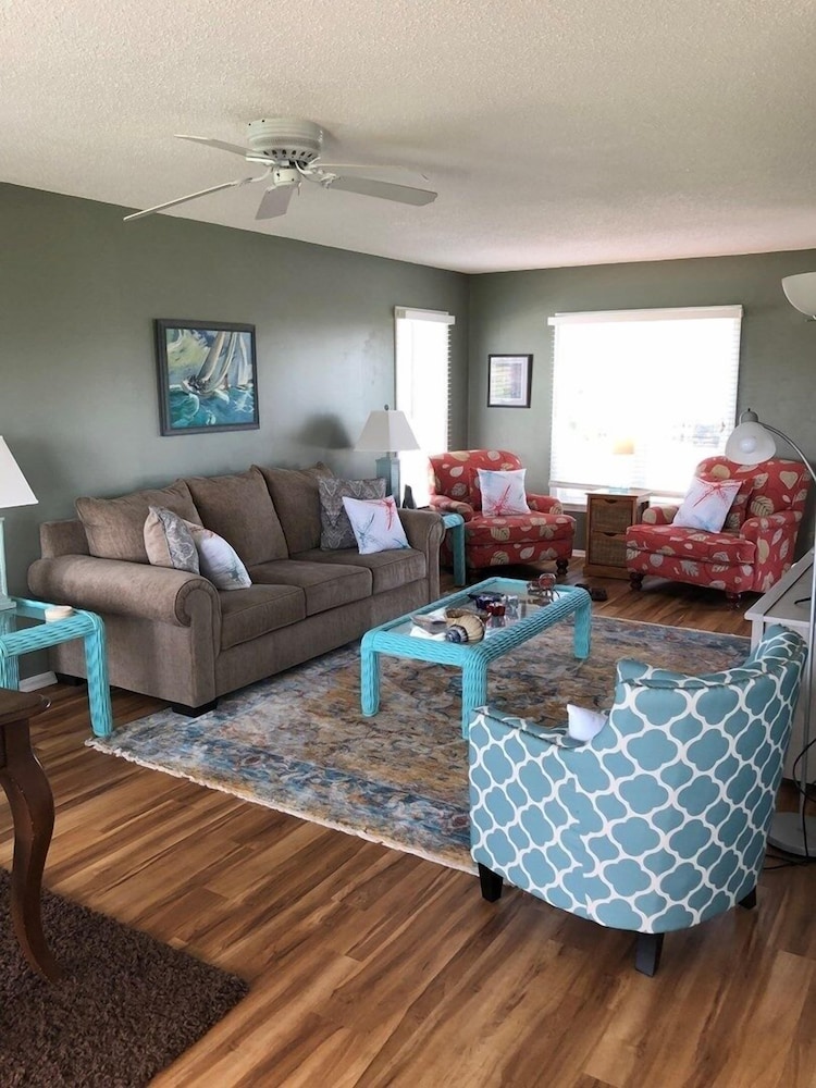 Tailslide Inn 4 Bedroom Home by RedAwning - Property Image 2